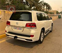 تۆیۆتا لاند کروزەر